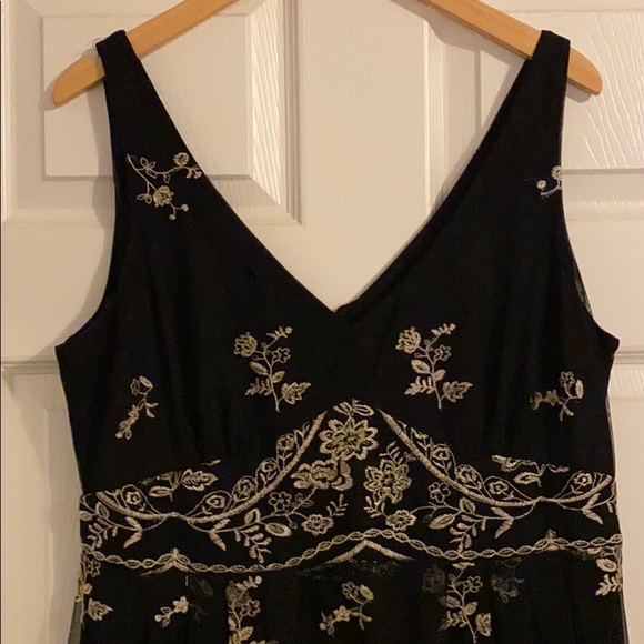 Gorgeous embroidered midi dress - Picture 4 of 7